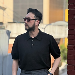 부클 소재인데 꺼끌거리지 않는다 — 벨리프 에센셜 부클 코튼 반팔 폴로 니트 블랙 실착 후....