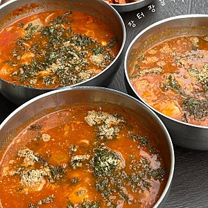 장터장칼국수 | 양양시장에 위치한 장칼국수 맛집 (애견 동반 야외 테이블 이용)