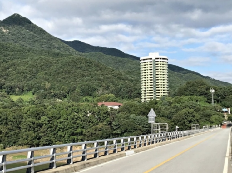 [속보] <b>충주 폐리조트</b> 공포 체험 대학생들, 20층 옥상서 시신... 