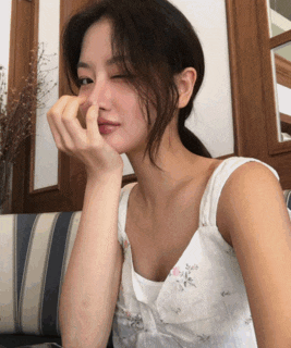  아벨 플라워 리본 블라우스 - 여성 상의 디테일 강조