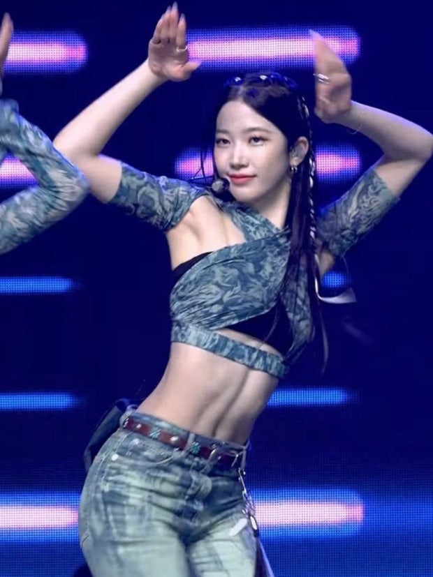 르세라핌 카즈하 복근 비결 공개! 7분 복근 운동 루틴과 식단 관리법 총정리