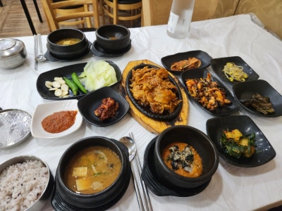 군산쌈밥 찐맛집 신선한 쌈채소와 밥이 무한리필되는 금강우렁쌈밥