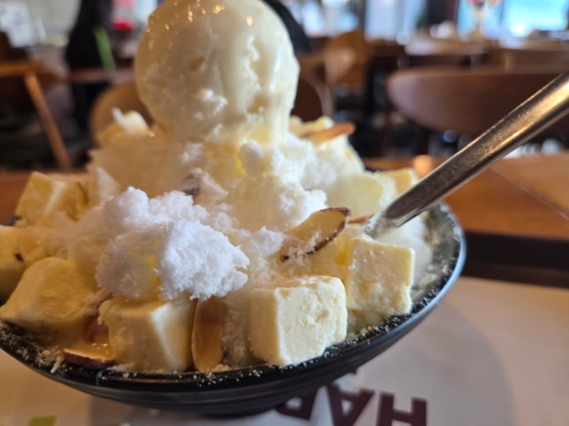 최고의 빙수맛집이 우리동네에 있네요 역시 빙수는 설빙 설빙에서 치즈설빙을 먹은후기 소....