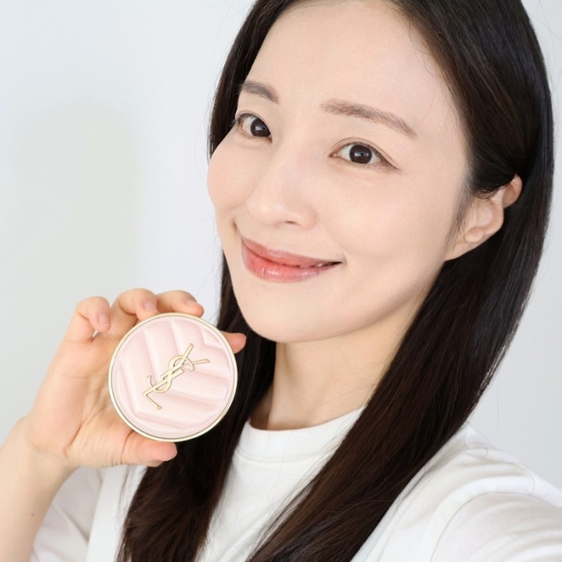 입생로랑 쿠션 b10 리필 재구매 후기, 건성 피부도 만족한 촉촉한 쿠션 팩트 추천