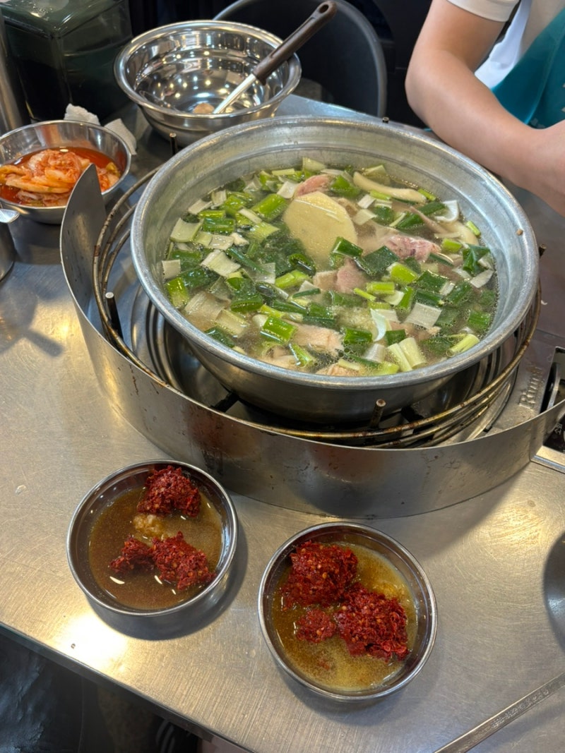 [종로 및 동대문 노포 맛집]진옥화할매원조닭한마리 소울푸드 리뷰 | 외국인도 사랑하는 닭....