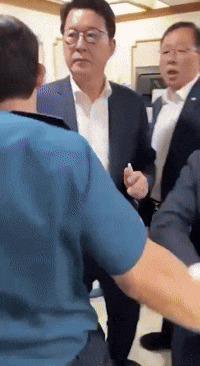 국힘 보좌진 목덜미 잡은 경찰 간부 영상 확산, 서울경찰청 항의... 
