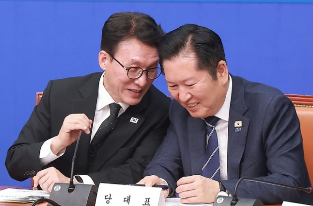 민주당 당권 전쟁, <b>정청래</b>·<b>김민석</b> 정면충돌...홍익표 정무라인... 