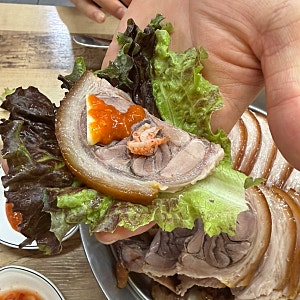 우연히 들어가게된 서울 중구 중앙시장 족발집! 신당역 중앙시장 집앞에 이런게 있다면 매일....