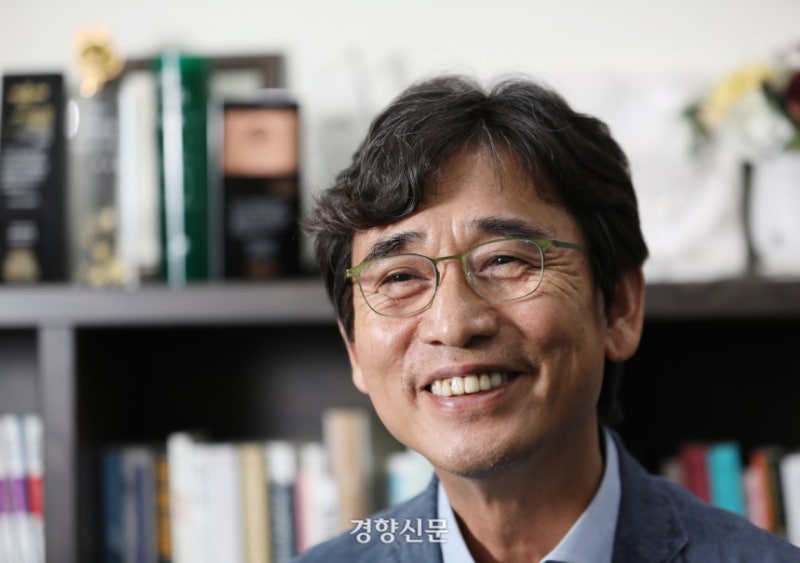 유시민 이사장 작가 프로필 고향 학교 이력 노무현 재단 상임고문 해촉 유튜브 알릴레오북스....