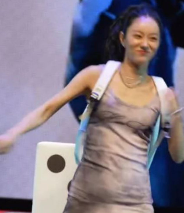 "옷이 왜 저래?" 혜리 팬미팅 영상 확산된 진짜 이유
