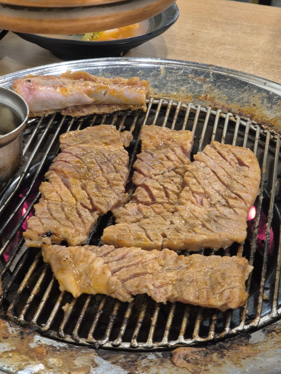 흥부골숯불돼지왕갈비 묵동점 사진 1