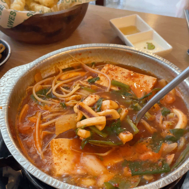  대청얼큰오징어찌개 도룡점 | 얼큰하고 깔끔한 국물 맛이 좋은 성심담 DCC 맛집!