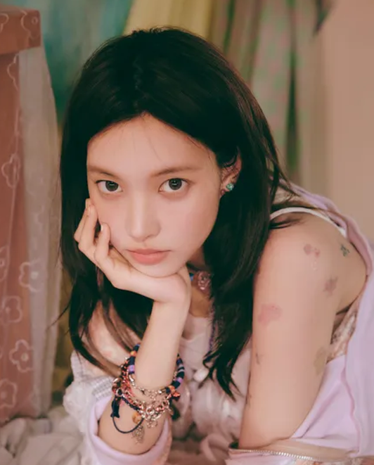 아일릿[ILLIT] 윤아 프로필 집중 탐구! 본명부터 나이, 고향, 키, 학력까지 입덕 유발 정보 총정....