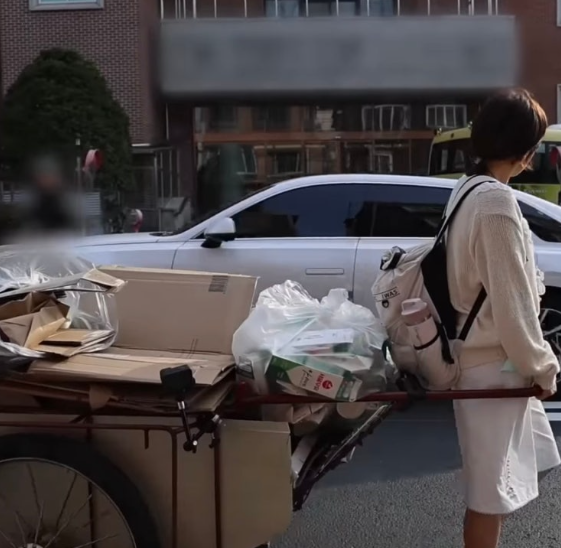 "폐지 줍는 근황 공개했다"라더니… 최강희, 알고 보니 리즈 시절 패션까지 재조명됐다
