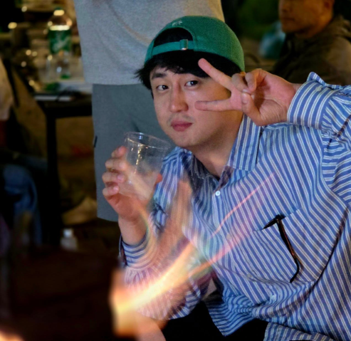 BTS 진 친형 얼굴 최초 공개? 닮은꼴 비주얼에 팬들 깜짝