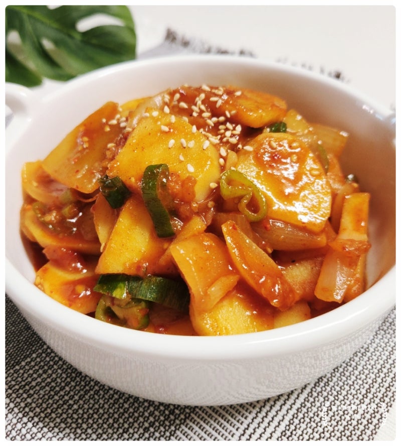 매콤한 고추장 감자조림 레시피 | 자작한 양념까지 맛있는 제철 감자요리