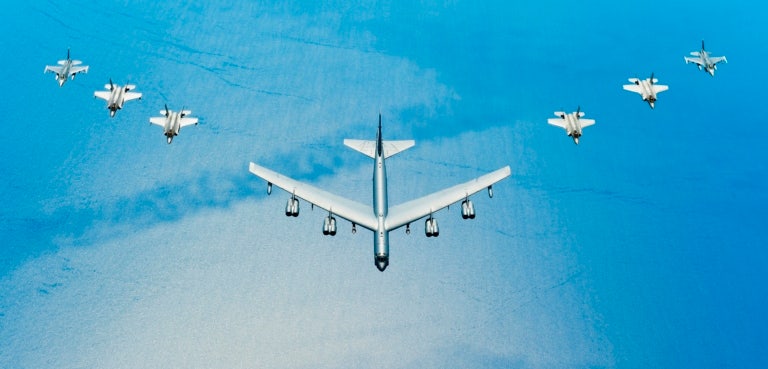 【 밀리터리 · 방산 】 보잉의 '똘똘한 한 채' B-52, 어떻게 효자 상품이 되었나?