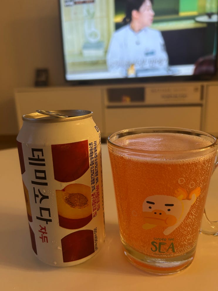  언제 어디서나 잘 어울리는 상큼한 신상 음료 추천 <데미소다 자두>