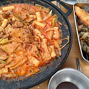 캠핑요리 추천 마라로제 떡볶이 만들기 대패삼겹살 넣어 더 맛있게