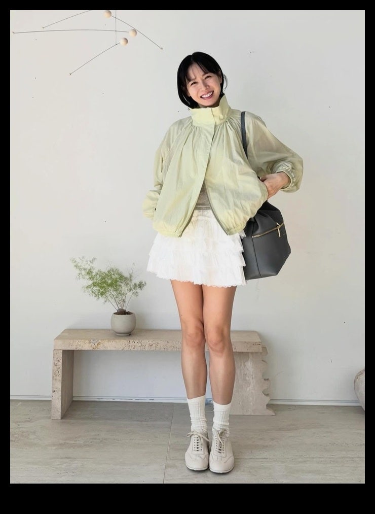 The elegance of 'Son Ye-jin's 44-year-old figure catches the eye' that adorned the first page of the trip