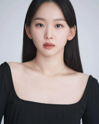 삼성SDS 퇴사 후 기자를 거쳐 ‘진짜 배우’가 된 '참교육' 진기주, 그녀는 누구?(프로필)