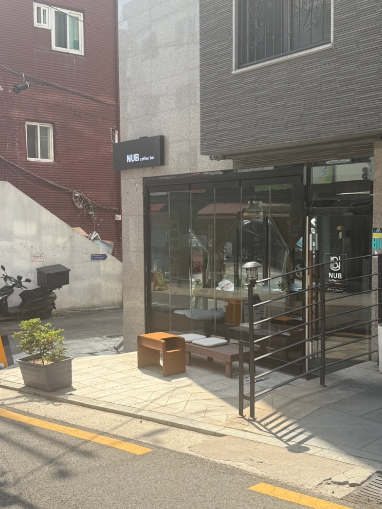  석촌역카페 너브 강아지 해먹과 리드줄 걸이가 있는 세심한 공간