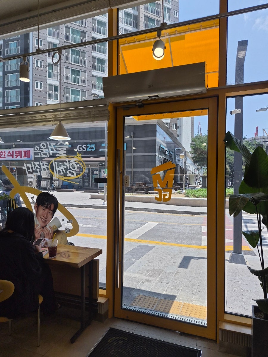 메가MGC커피 이천안흥센트레빌점 사진 6