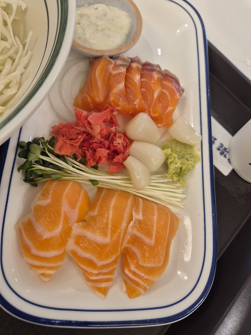 육회바른연어 봉천점 사진 4