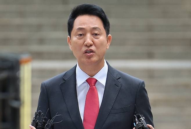 <b>오세훈</b> 시장 ‘여론조사비... 1심서 <b>징역</b> 1년 6개월 <b>구형</b>