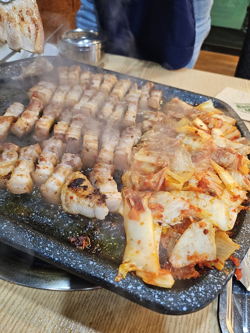 돌판에 구운 오겹살 사진 6