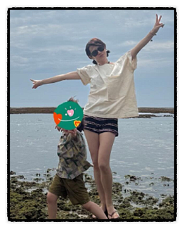 <b>손예진</b>현빈, 아들과 <b>가족 여행</b> 바다 앞 장난기 넘친 투샷