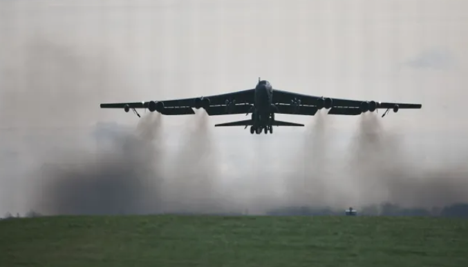 ✈️ B-52 전략폭격기 추락 사고…왜 주목받고 있을까?