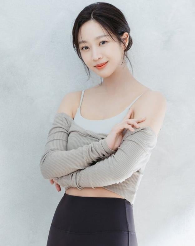 "출산 4개월" 조보아, 결혼 후 공개한 화보 비하인드 근황