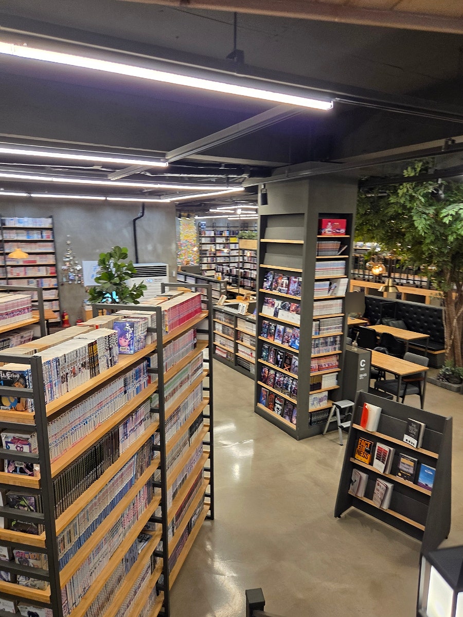 티앤북스 울산삼산점 사진 5