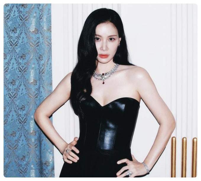  50대 고소영이 완벽한 명품 몸매에도 엉덩이를 꽁꽁 숨기고 다녔던 충격적인 이유