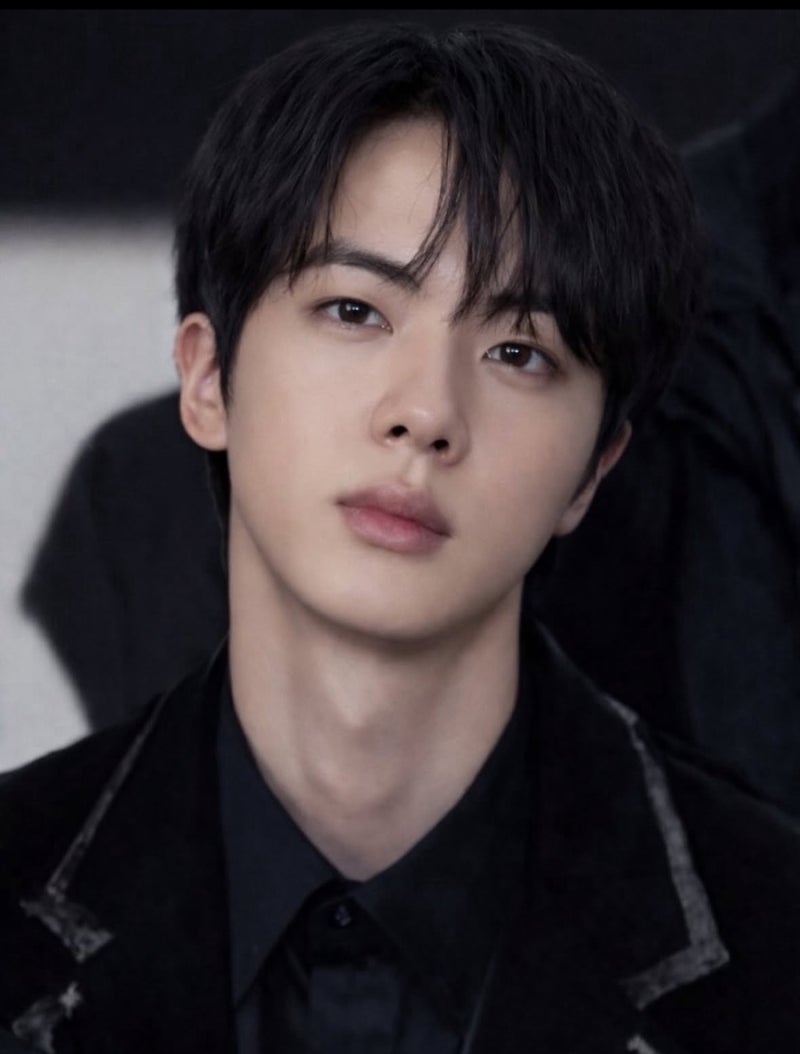 「ジンと本当に似てるね」：BTS ジン 実兄公開、月売上3億ウォンのレストラン社長の意外な近況