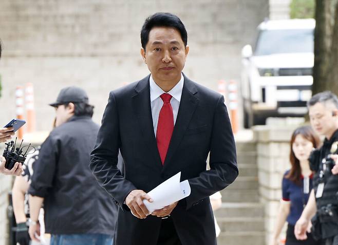 여론조사 대납 의혹' <b>오세훈</b> 서울시장에 <b>징역</b> 1년 6개월 <b>구형</b>