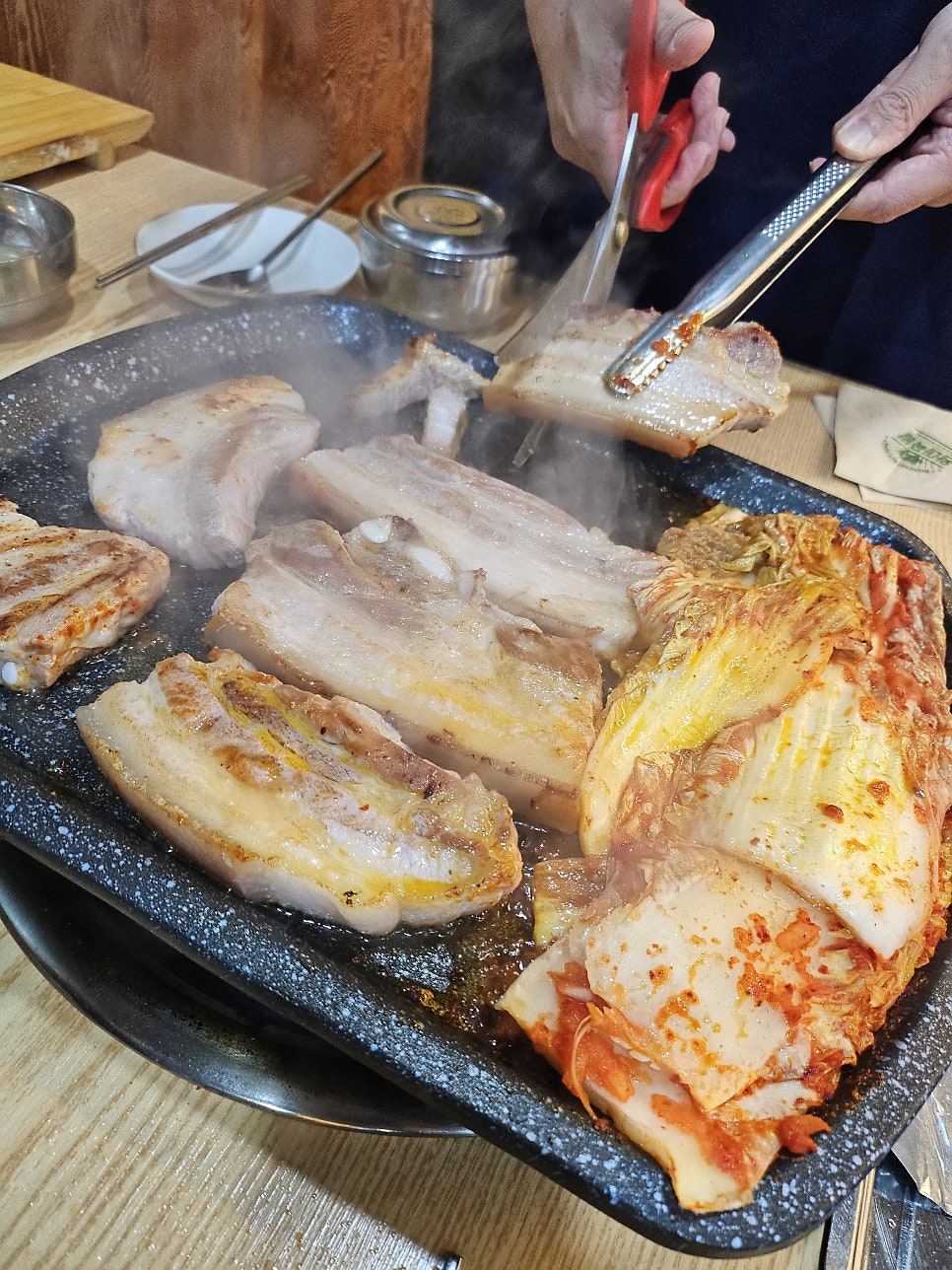 돌판에 구운 오겹살 사진 5