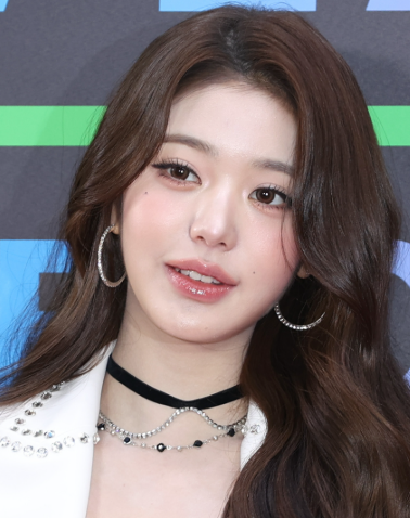 장원영 국적 공항 패션 뷔 소파 유퀴즈 근황 137억 한남동 빌라 매입 프로필