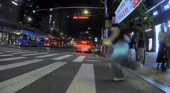 <b>홍대 무단횡단</b>…사고 차량엔 '응급실 가던 소아암 환아' 타고... 
