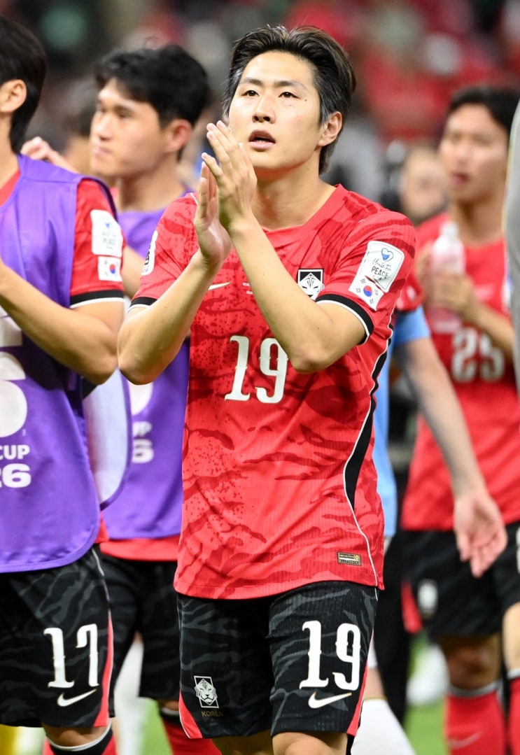 “한국 <b>축구</b>의 보물” 이강인, 세계 1위 평가에 해외도 감탄