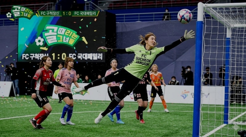 [골때녀] 배구 코트에서 축구장 골대로! 시은미 X 정다은, 학창 시절 선후배가 라이벌 수문장....