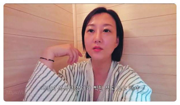  대중탕에서 사진 찍히고 충격받았다 남편 몰래 집안에 수천만 원대 개인 사우나 들인 톱가수의 사정.jpg