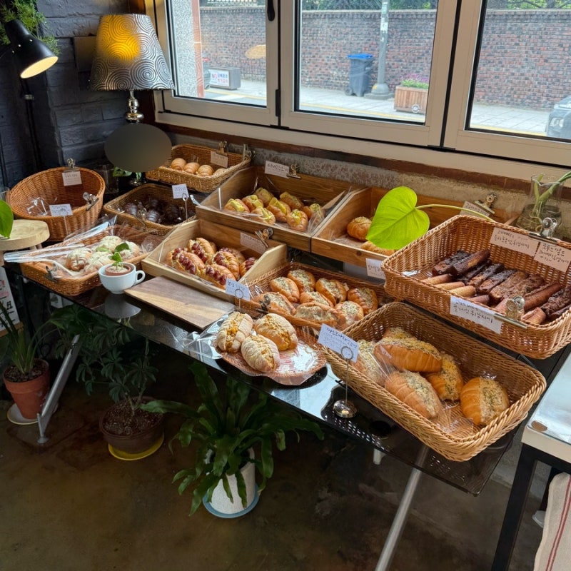 광주 동명동 신상 디저트카페 소금빵 휘낭시에 맛집 꾀꾀로