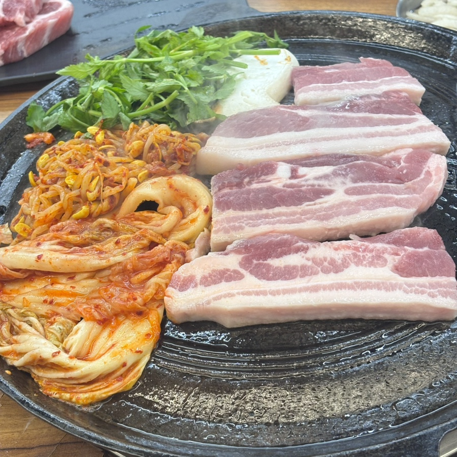 진짜무쇠솥뚜껑삼겹살 상돈 사진 5