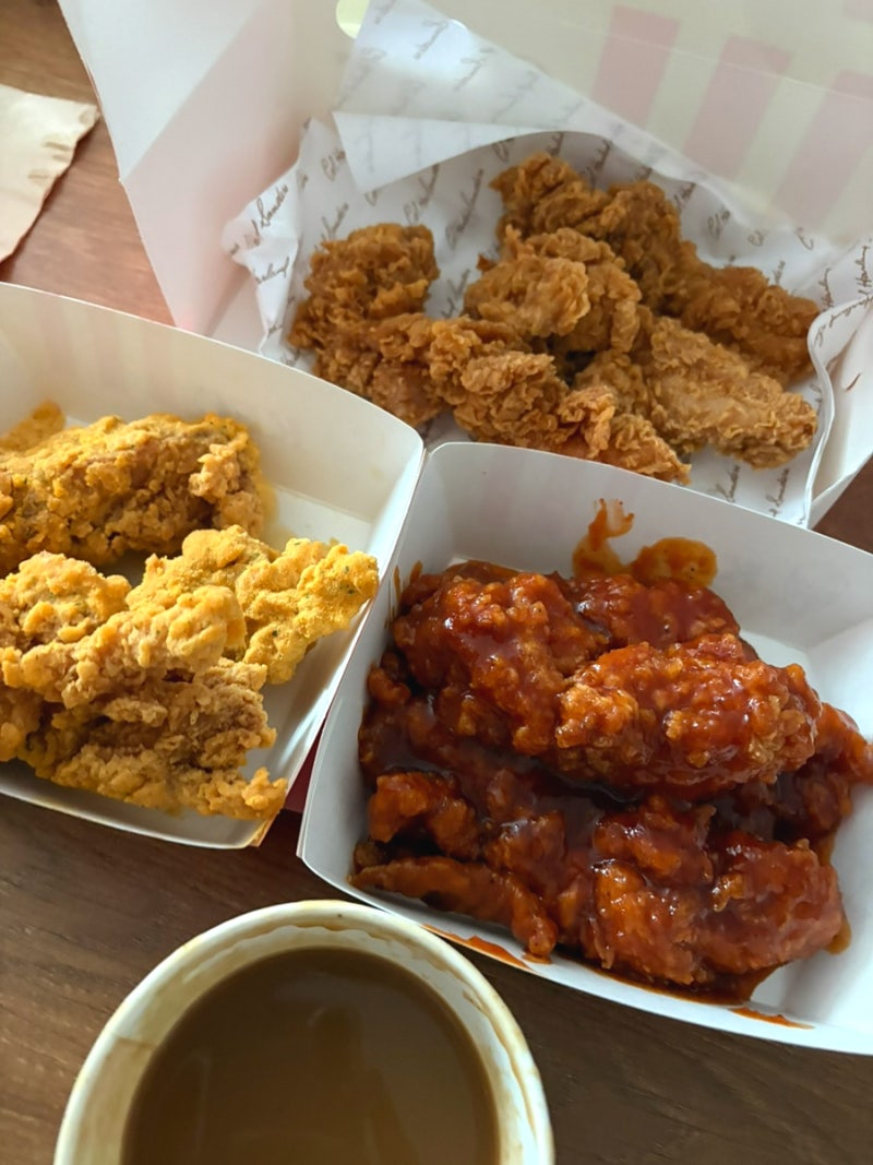 최애 치킨 kfc 통다리 순살 3종 가격 칼로리 + 빅그레이비 소스 후기