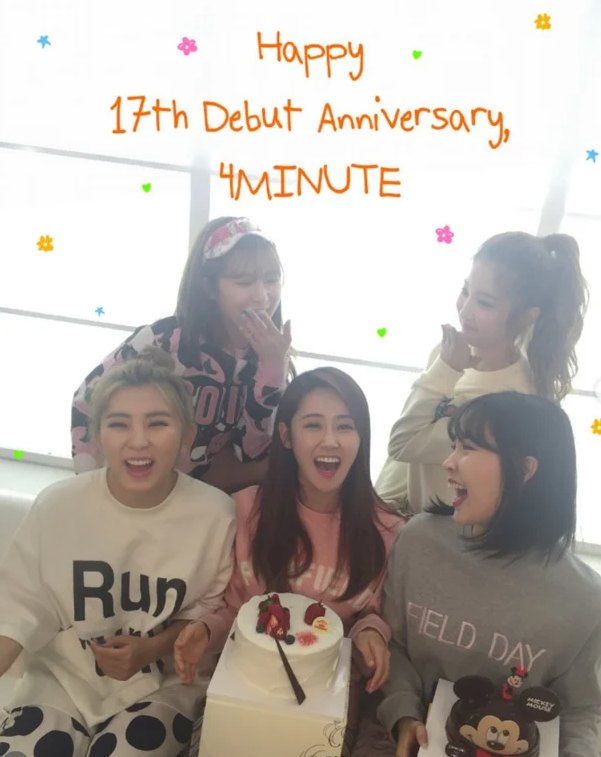 포미닛, 데뷔 17주년 '완전체' 회동…"기념할 수 있음에 감사" [★해시태그] 총정리