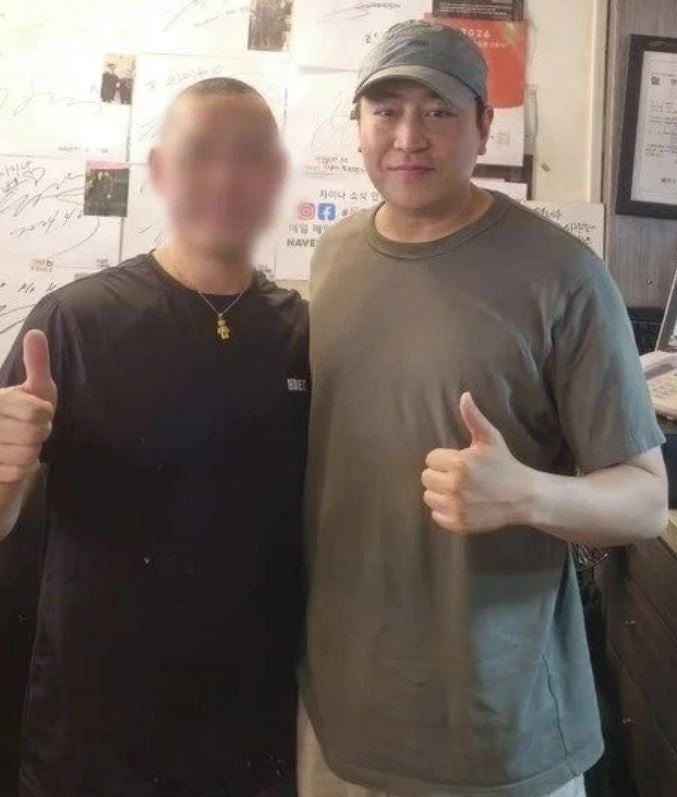 “신화 에릭 맞아?” 에릭 근황 공개, 부모님과 식당 방문 포착