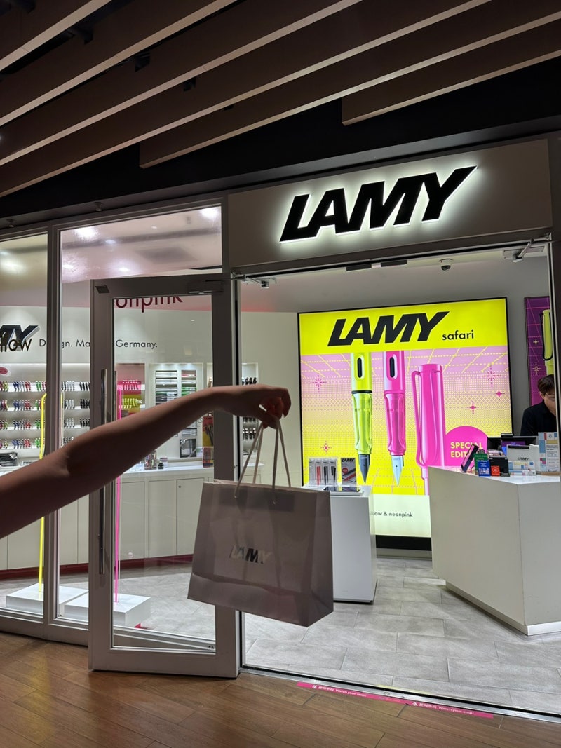 직장인 입사, 취업선물 코엑스 라미(LAMY) 볼펜 매장에서 세상에 하나뿐인 각인까지