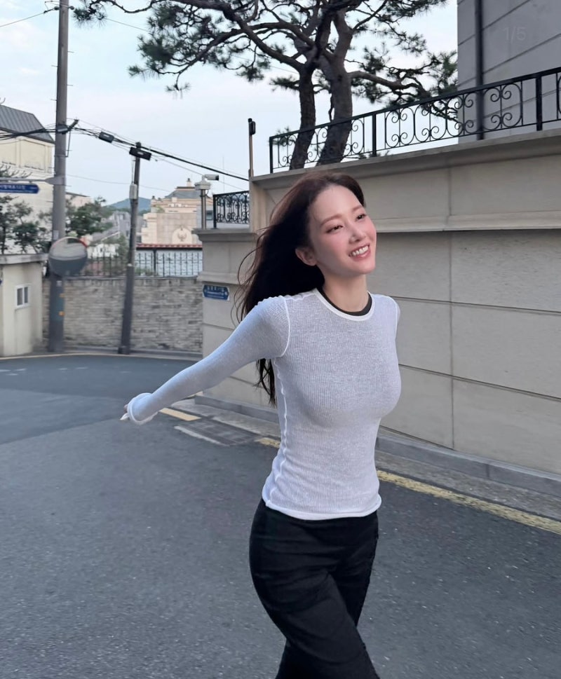 골목길에서도 볼륨감 넘치는 전종서, 수면+수분 조절 다이어트 유지 방법 공개, 실천 팁 정리